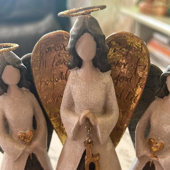 Trio of Angels Figurine with Dangling Love Charm ✨ Gorgeous Piece! 💛 - Picture 5 of 15